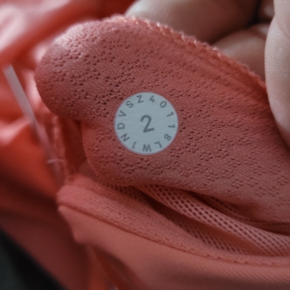 LULULEMON | Free Spirit flowy built-in bra high neck tank top - Picture 6 of 8